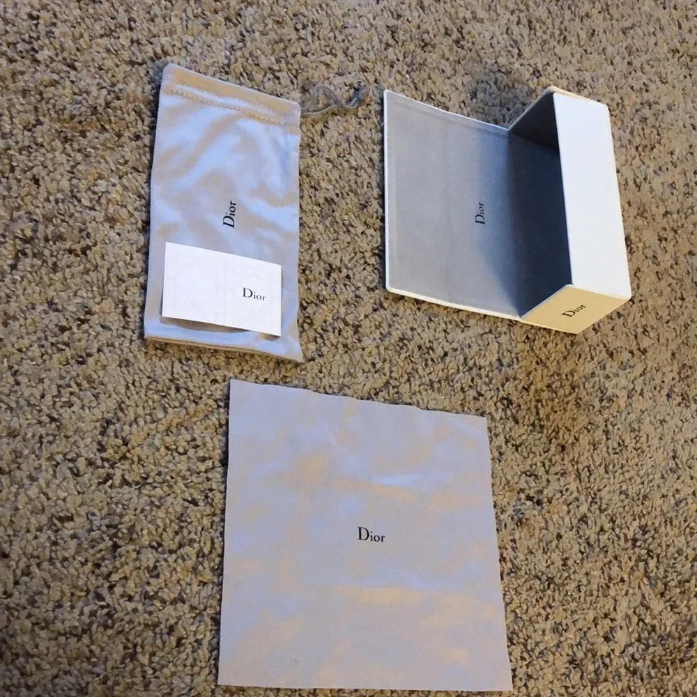 Designer Sunglass Cases and Cloths - Picture 8 of 10